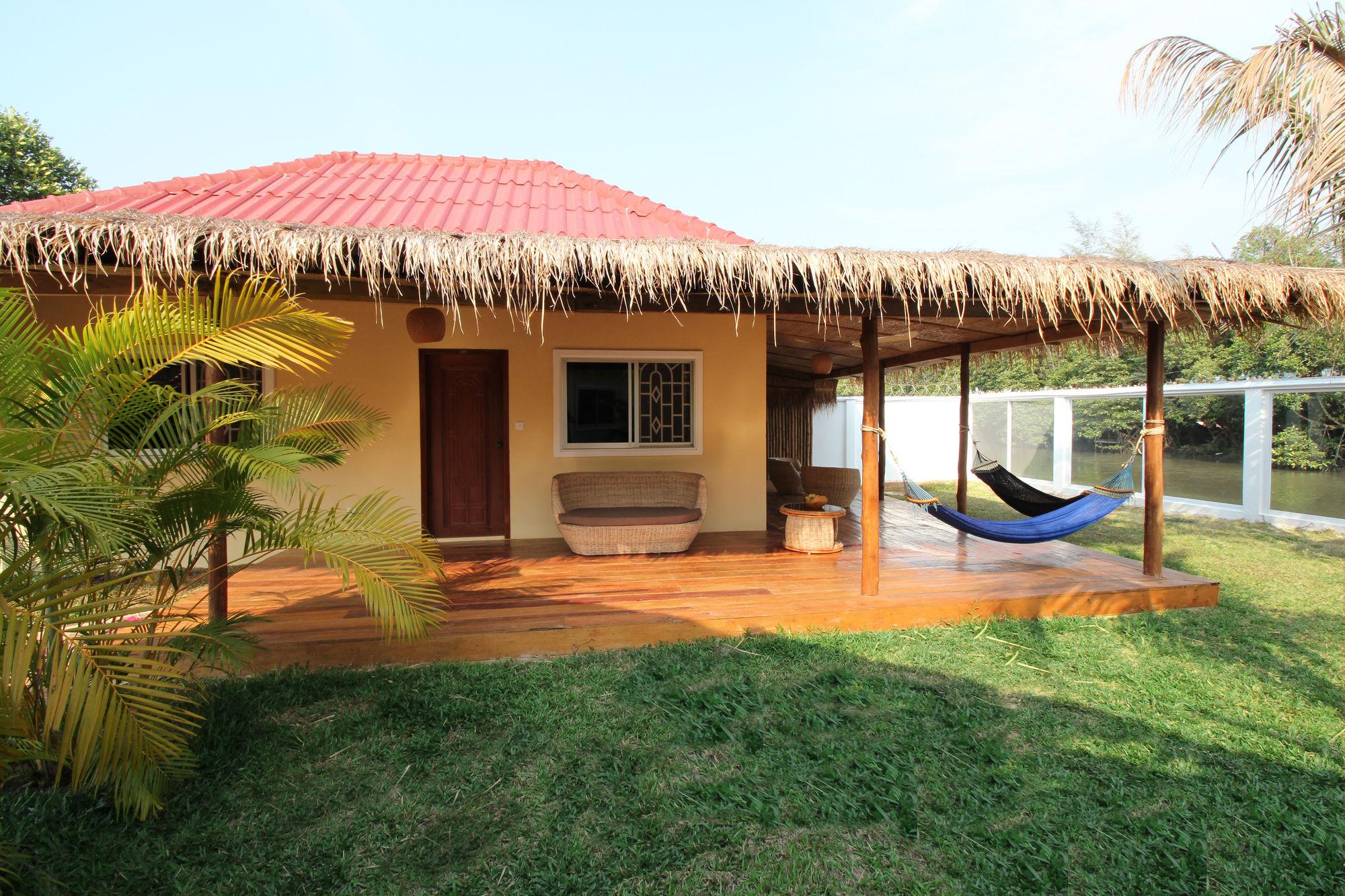 Sunset Lounge Hotel Sihanoukville Exterior photo